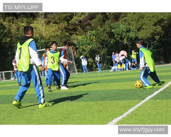 足球巨星与父亲深情羁绊展现运动激情与亲情温度 足球巨星与父亲深情羁绊展现运动激情与亲情温度