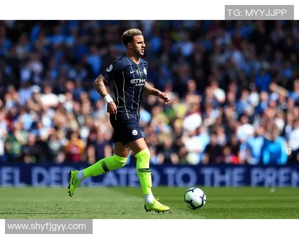 凯尔沃克亲签足球球星卡收藏版限量发售珍稀纪念品